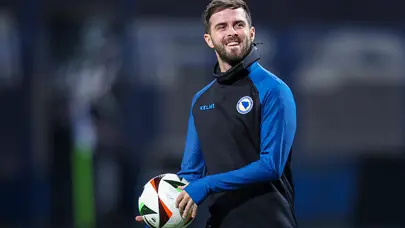 Pjanic transferine ilginç tanıtım: İmzayı attı, ata bindi