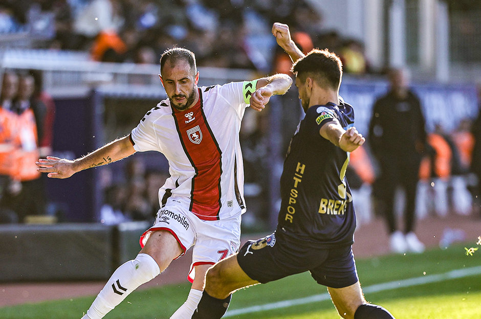 Samsunspor 2 penaltı kaçırdığı maçta 4 golle kazandı