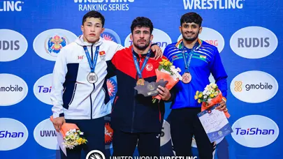 Milli güreşçiler, Moğolistan'da 4 madalya kazandı