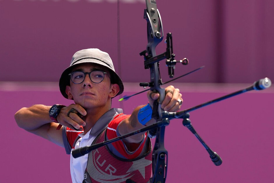 Mete Gazoz rekor kırarak birinci oldu