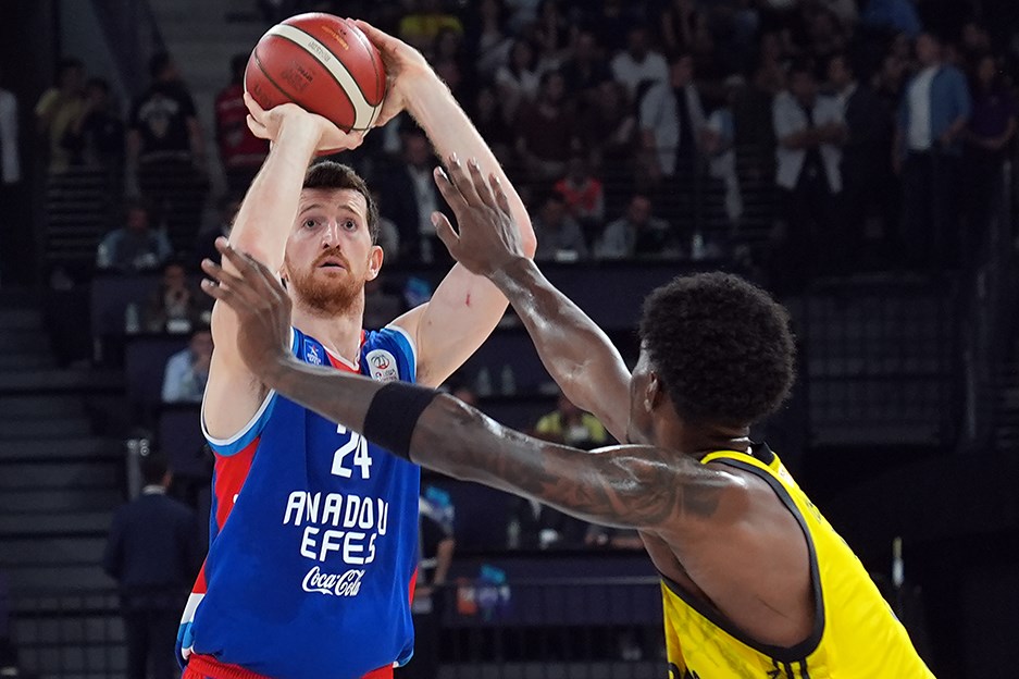 Ercan Osmani 2 yıl daha Anadolu Efes'te