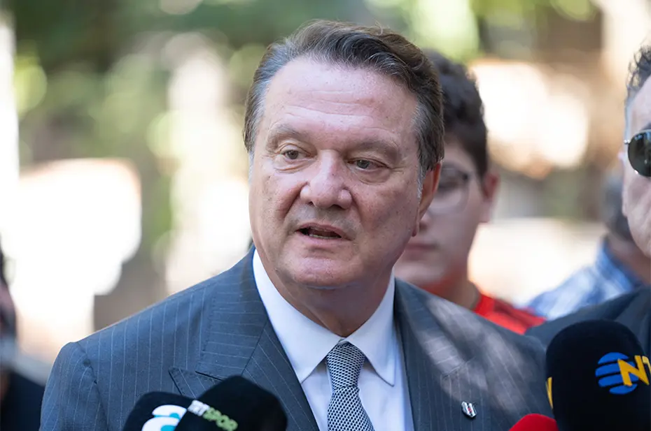 Hasan Arat'a kürsüde yumruk: Divan Kurulu tatil edildi - 3