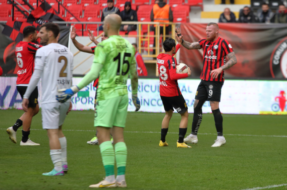 1. Lig'de gol düellosuna sahne olan çılgın maç: Geriden geldiler