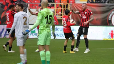 1. Lig'de gol düellosuna sahne olan çılgın maç: Geriden geldiler