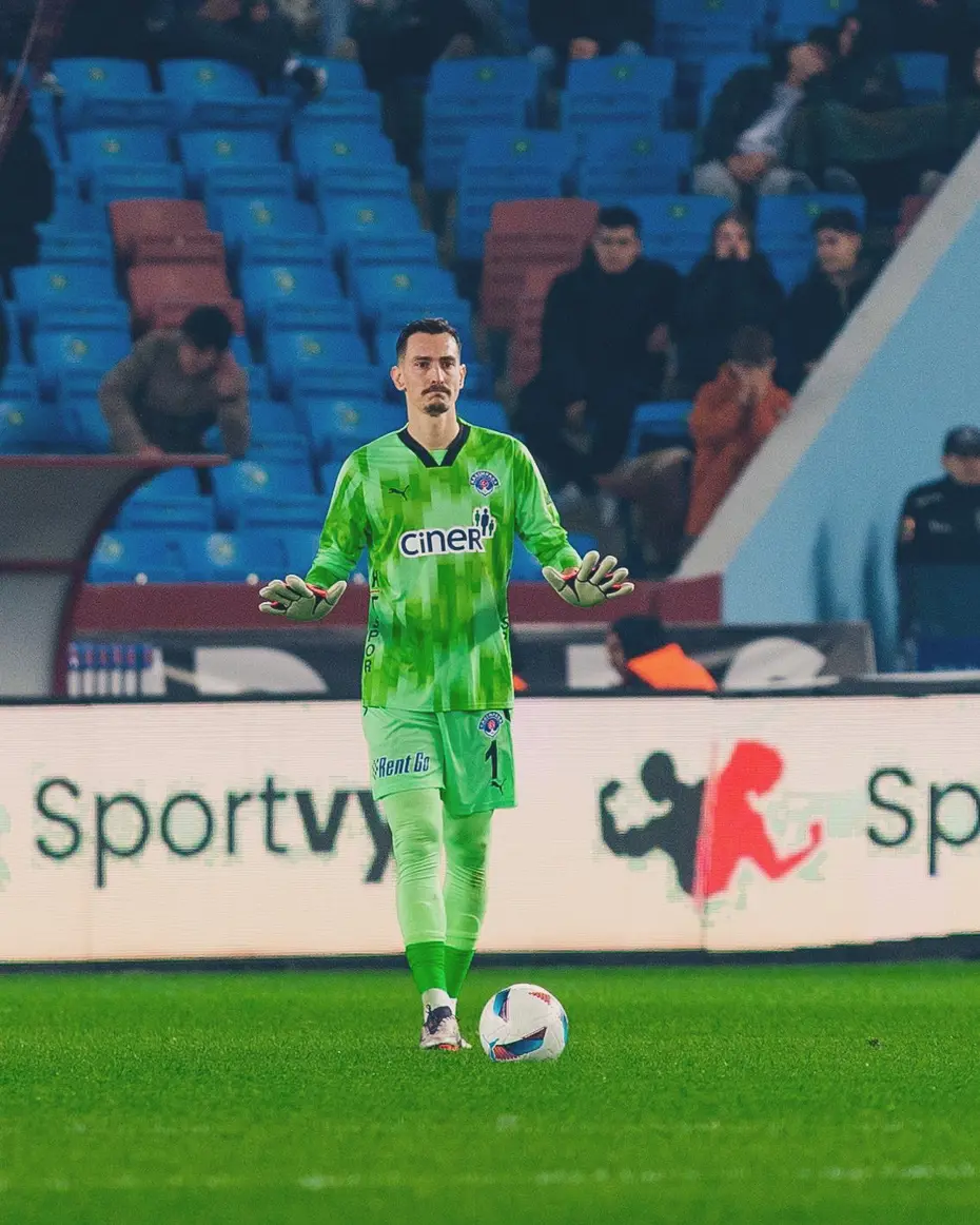 Süper Lig’e performanslarıyla damga vurdular: İşte, sezonun en başarılı file bekçileri - 4