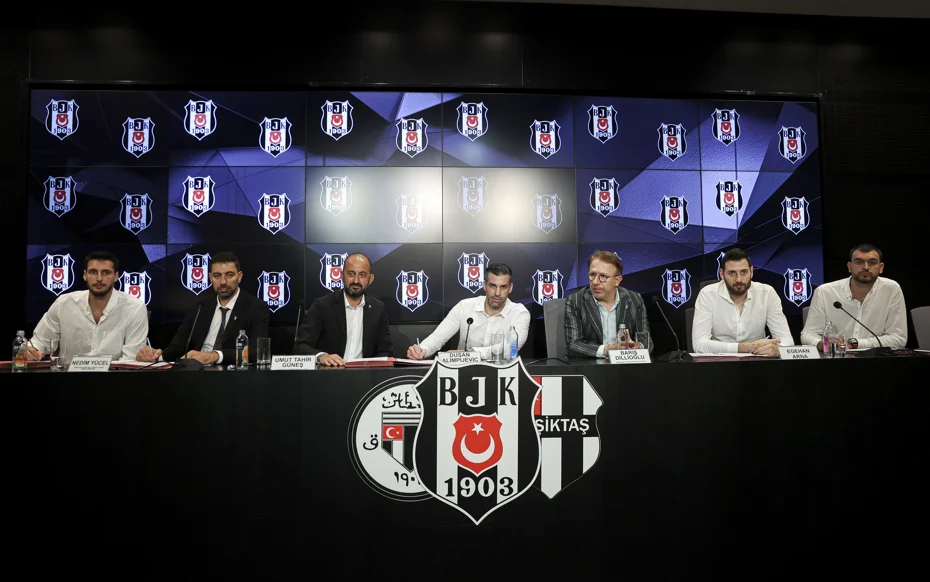 Beşiktaş'tan yeni transferlere imza töreni - 1