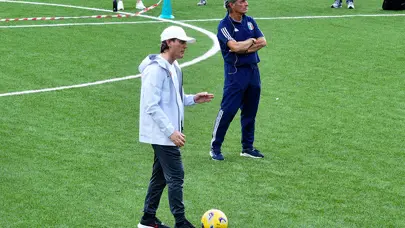 Montella, İtalya'daki konferansta ders verdi