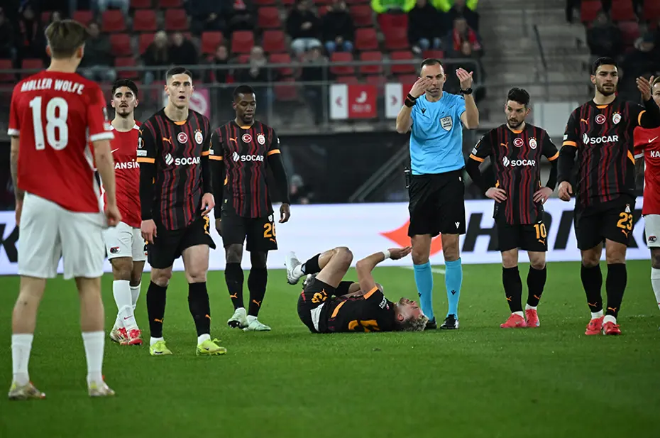 "Avrupa defteri hezimetle kapanmıştır" | Spor yazarları Galatasaray için ne dedi? - 6 "Avrupa defteri hezimetle kapanmıştır" | Spor yazarları Galatasaray için ne dedi? - 6