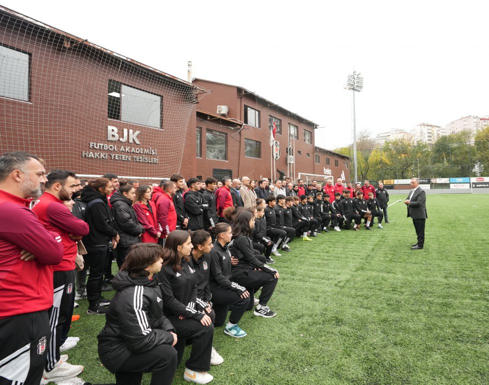 Ahmet Nur Çebi: "Beşiktaş'ın kurtuluşunun tek yolu altyapı"