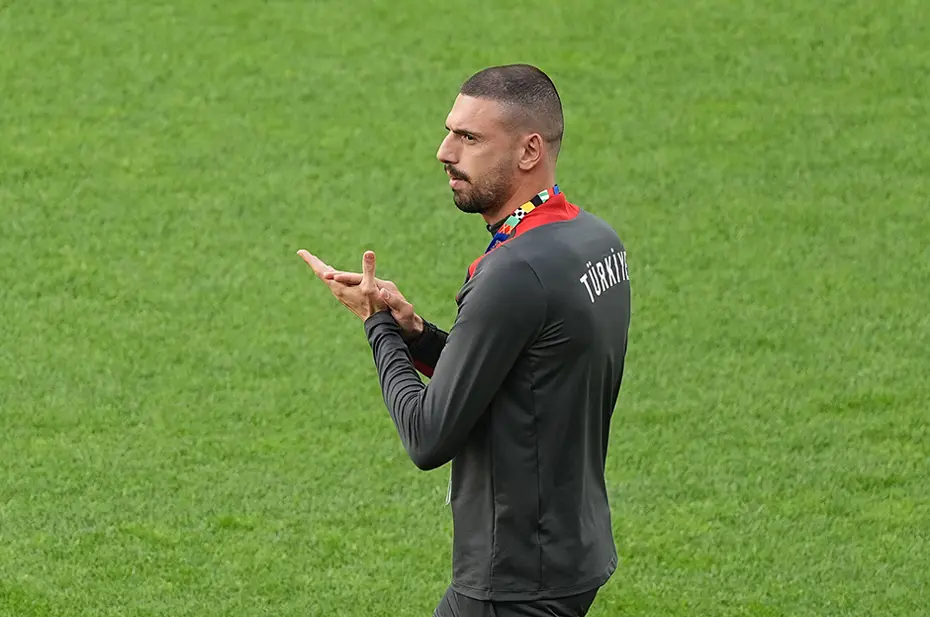 Merih Demiral sahaya çıktı: Taraftarlardan büyük destek - 6