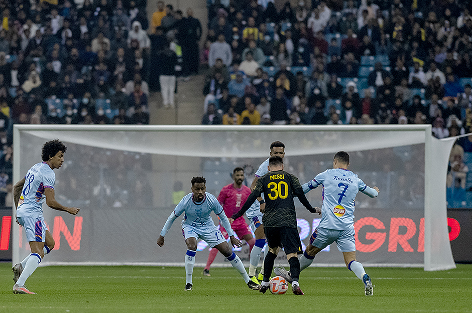 Efsanelerin karşı karşıya son maçında gol yağmuru!