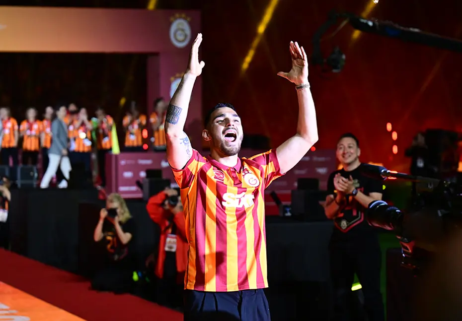 Görkemli kutlama: Şampiyon Galatasaray kupalarına kavuştu - 45 Görkemli kutlama: Şampiyon Galatasaray kupalarına kavuştu - 45
