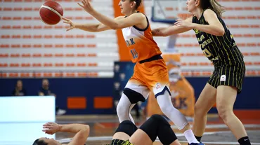 Mersin Yenişehir Belediyesi 59 sayı fark atarak yarı finalde