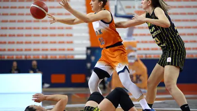 Mersin Yenişehir Belediyesi 59 sayı fark atarak yarı finalde