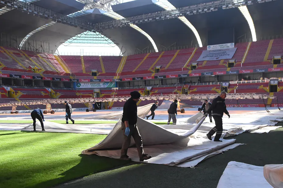Fenerbahçe maçı öncesi Kayserispor'un stadında bakım çalışması - 6