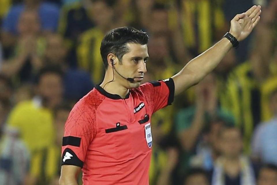 Eski hakem Ali Palabıyık'tan gündem yaratan derbi itirafı: "Penaltı pozisyonunu kaçırdım"