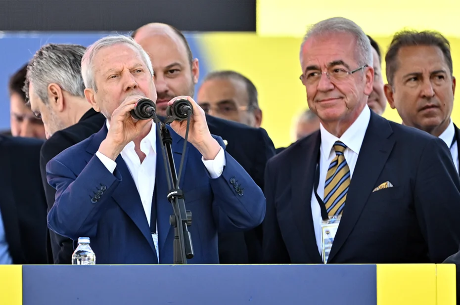 Yoğun baskı: Aziz Yıldırım'dan gündeme oturan toplantı - 1 Yoğun baskı: Aziz Yıldırım'dan gündeme oturan toplantı - 1
