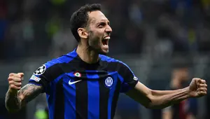 Hakan Çalhanoğlu tarihe geçmeye hazırlanıyor; işte Avrupa kupalarında final oynayan Türk futbolcular Hakan Çalhanoğlu tarihe geçmeye hazırlanıyor; işte Avrupa kupalarında final oynayan Türk futbolcular