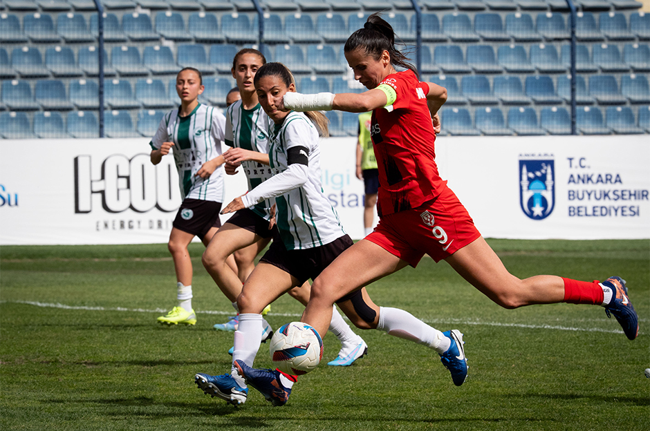 Kadınlar Süper Lig'de 19-0'lık tarihi skor: Armisa Kuc'tan 8 gol