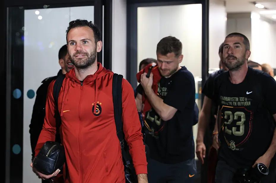 Galatasaray'a veda etti, en az 4 yolcu daha var - 7 Galatasaray'a veda etti, en az 4 yolcu daha var - 7