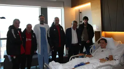 Beşiktaş'ta Fernando Santos ve futbolcular, Hadziahmetovic'i ziyaret etti