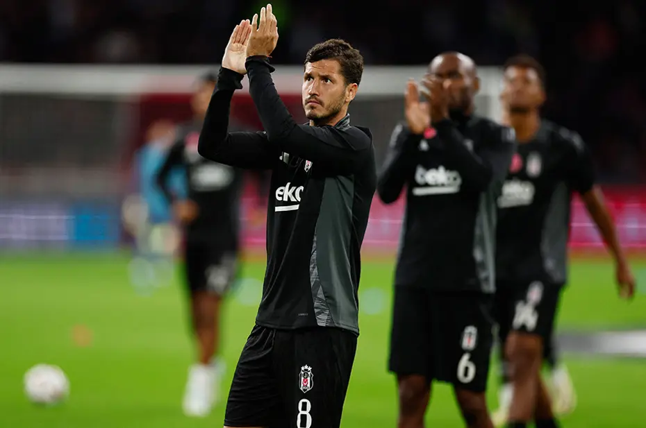 Van Bronckhorst'tan milli ara sonrası orta saha sürprizi - 5 Van Bronckhorst'tan milli ara sonrası orta saha sürprizi - 5