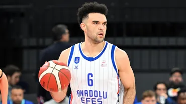 Anadolu Efes, Bahçeşehir Koleji'ni evinde yendi