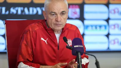 Rıza Çalımbay'dan Rey Manaj'a tepki: "İyi oyuncuysa göstersin"