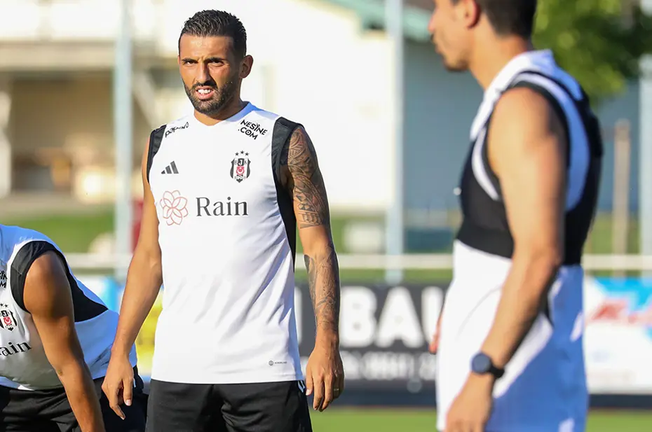 Umut Meraş'tan Beşiktaş taraftarlarına: "Geri dön diyorlar ama o işler öyle olmuyor" - 2 Umut Meraş'tan Beşiktaş taraftarlarına: "Geri dön diyorlar ama o işler öyle olmuyor" - 2
