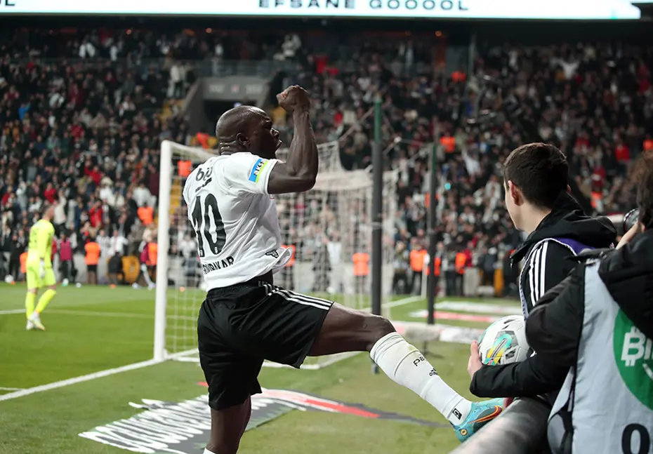 "Güneş yine 11'de büyük hata yaptı" - Spor yazarları Beşiktaş için ne dedi? - 3 "Güneş yine 11'de büyük hata yaptı" - Spor yazarları Beşiktaş için ne dedi? - 3