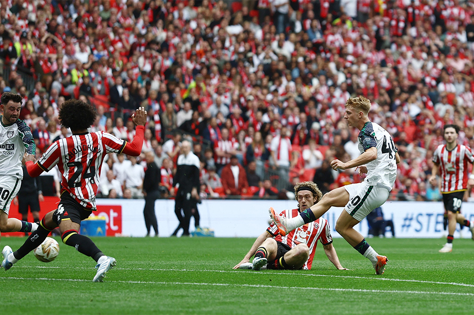 Play-off finalinde inanılmaz geri dönüş: Premier Lig'e yükselen son takım belli oldu