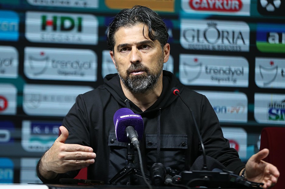 2 ay önce istifa sinyali vermişti: İlhan Palut'ta son dakika gelişmesi