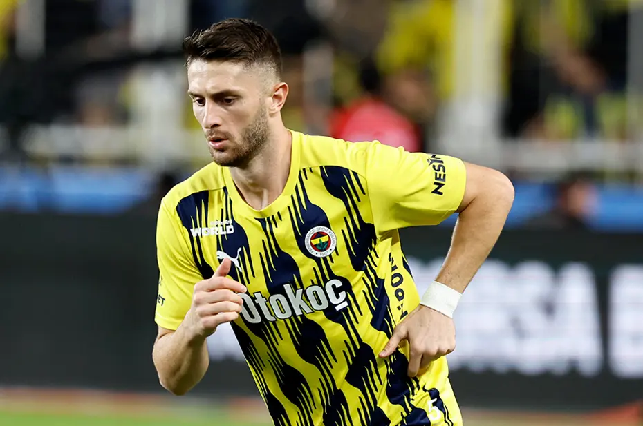 Fenerbahçe ile bir kez daha masaya oturuyor: Maaşını 4'e katlayacak - 3 Fenerbahçe ile bir kez daha masaya oturuyor: Maaşını 4'e katlayacak - 3