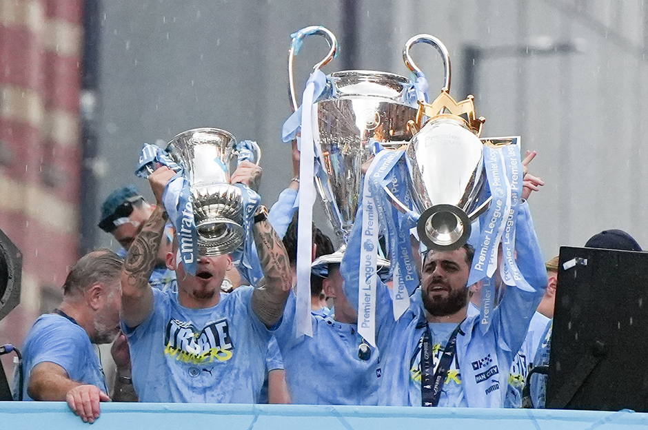 Manchester City'den 3 kupalı şov