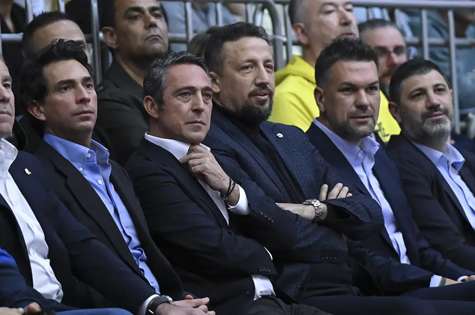 Fenerbahçe şampiyonluk kupasını kaldırdı - 3 Fenerbahçe şampiyonluk kupasını kaldırdı - 3