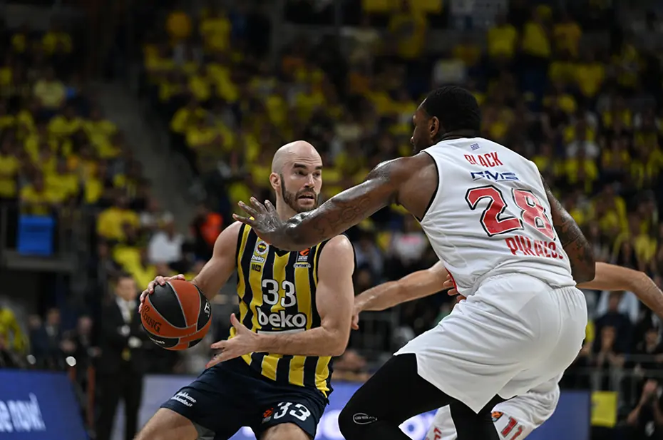 Dimitris Itoudis taraftarla tartıştı! "Gel sen yönet" - 5