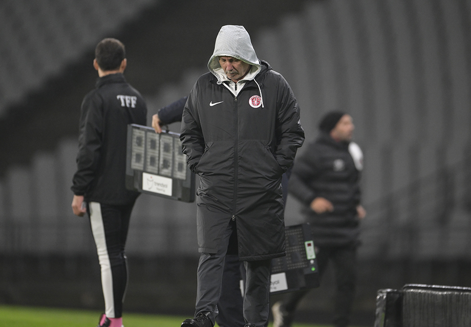 Sergen Yalçın "maaş krizi" iddiasını yalanladı