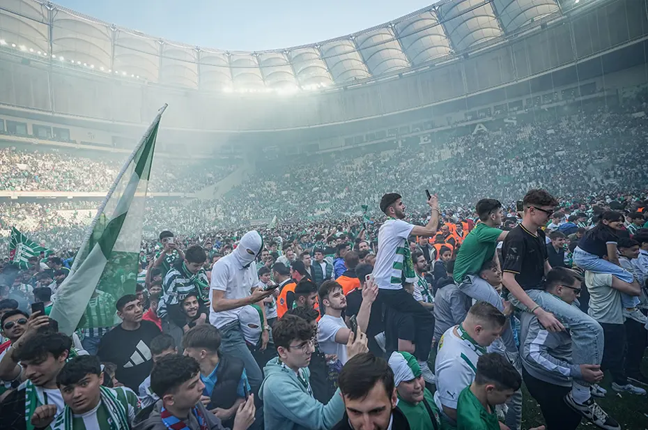 Bursaspor şampiyonluk kupasını 45 bin kişinin önünde aldı - 12