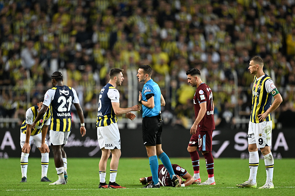 Eski hakemler Fenerbahçe - Trabzonspor maçının tartışmalı pozisyonlarını değerlendirdi