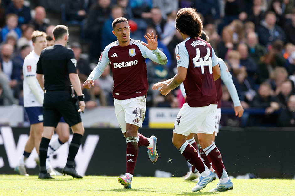Aston Villa, FA Cup'ta yarı finale yükseldi