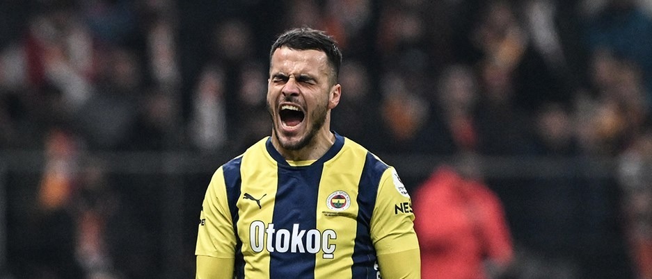 Fenerbahçe'nin ardından yeni adresi belli oluyor: Filip Kostic ile anlaşma sağlanmak üzere