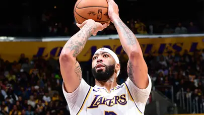 2004'ten sonra ilk: Anthony Davis, Lakers'ı galibiyete taşıdı