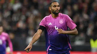 Nazi sembolü benzerliği nedeniyle Almanya formasında değişiklik