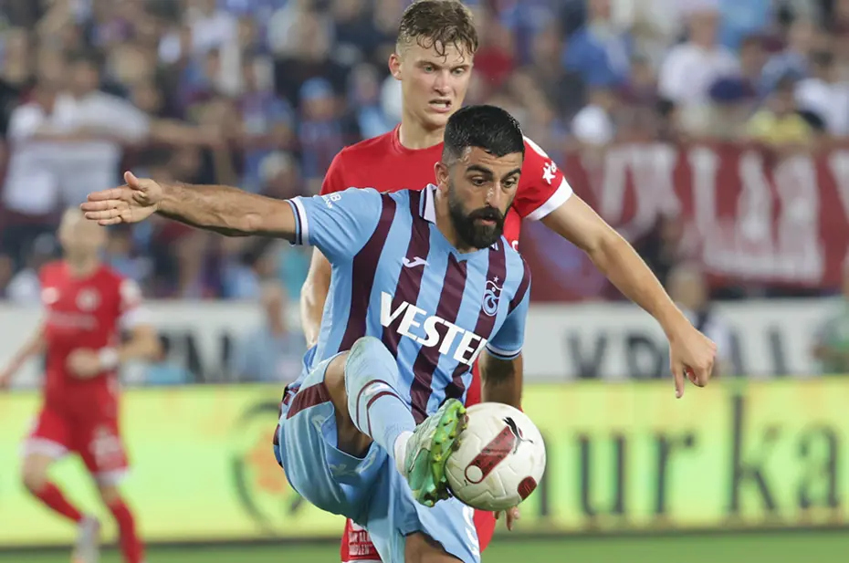 Trabzonspor'da devre arasında ayrılık: İstanbul ekipleriyle temasta - 3 Trabzonspor'da devre arasında ayrılık: İstanbul ekipleriyle temasta - 3