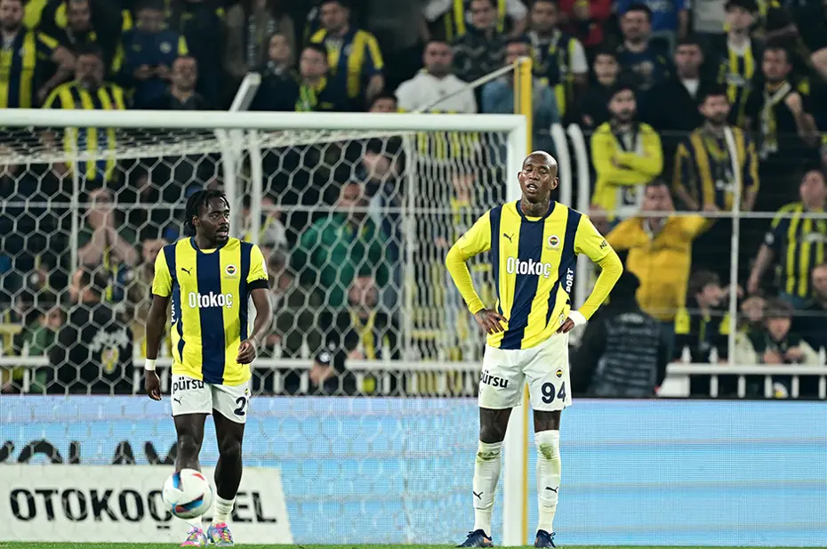 Fenerbahçe-Kayserispor maçı sonrası tribünler karıştı: Polis müdahalesi geldi - 4 Fenerbahçe-Kayserispor maçı sonrası tribünler karıştı: Polis müdahalesi geldi - 4