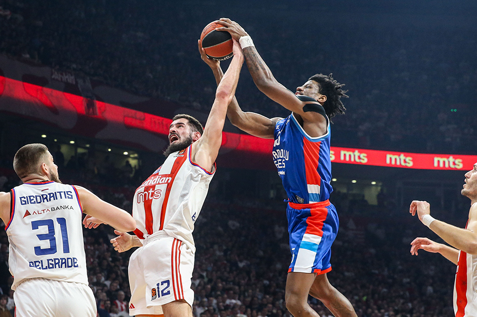 Anadolu Efes uzatmada Kızılyıldız'ı devirdi