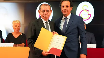 Dursun Özbek ile yönetimi mazbatalarını aldı