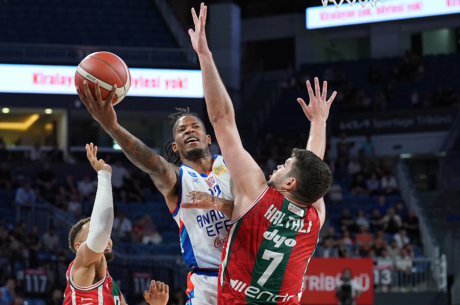 Karşıyaka - Anadolu Efes play-off yarı final üçüncü maç ne zaman, saat kaçta ve hangi kanalda?