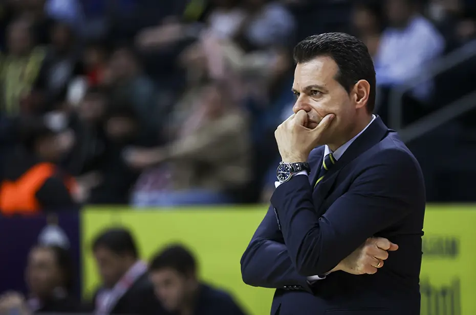 Dimitris Itoudis taraftarla tartıştı! "Gel sen yönet" - 4