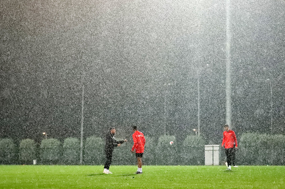 Ümit Milli Takım, yoğun yağmur altında çalıştı